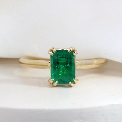 emerald solitaire with double claws
